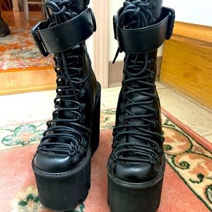 Demonia traitor platform boots